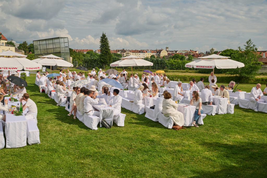 Read more about the article White Dinner in der Gärtnerstadt