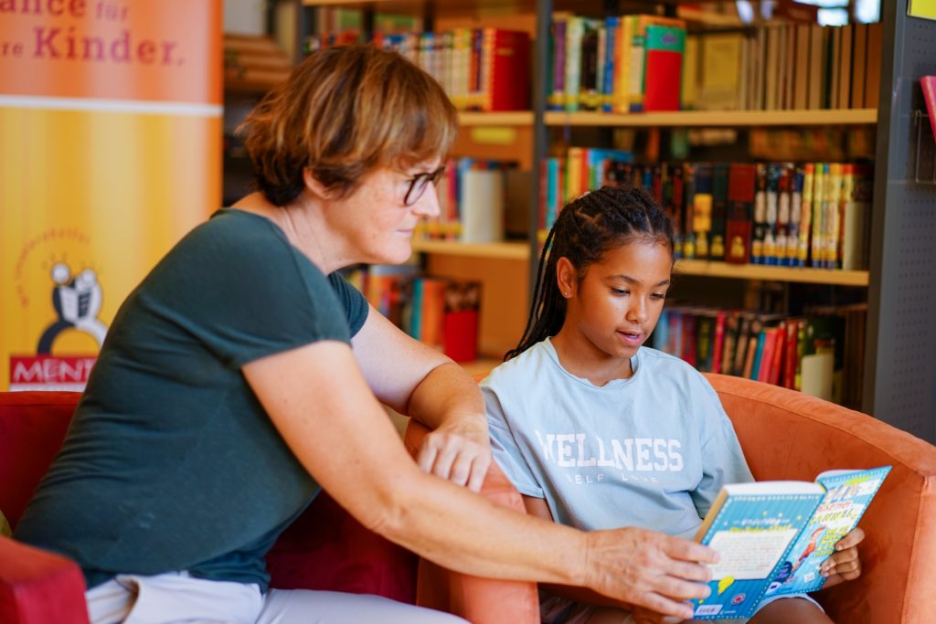 Mehr über den Artikel erfahren Zum Start ins neue Schuljahr: Lesefreude schenken – Mentor werden