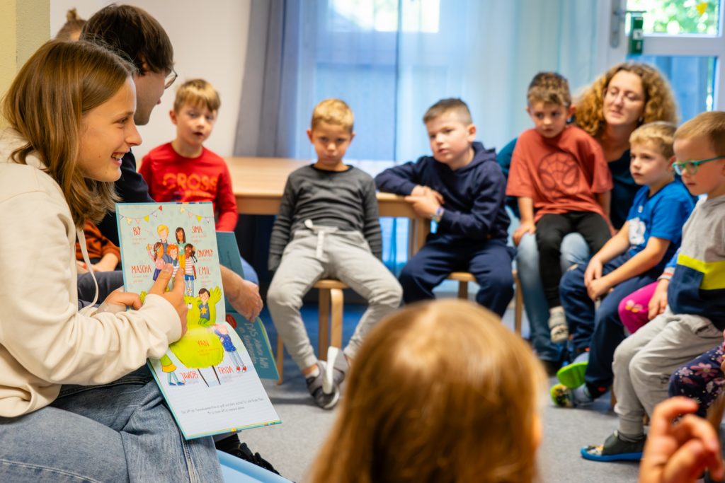 Mehr über den Artikel erfahren Bücherkisten „Vielfalt lesen“ für Kitas im Landkreis Bamberg