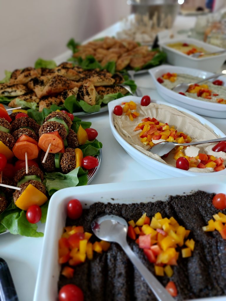 Mehr über den Artikel erfahren Malteser und Sozialstiftung laden ein: „Frühstück der Kulturen“ im Quartiersbüro Ulanenpark